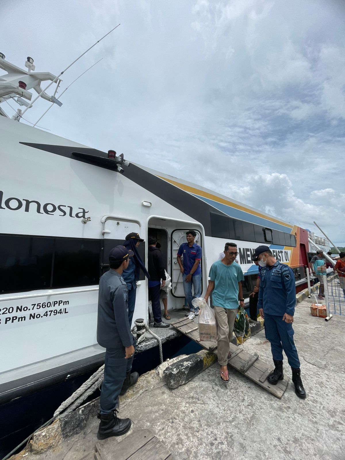 PENGAWASAN EMBARKASI DEBARKASI PENUMPANG